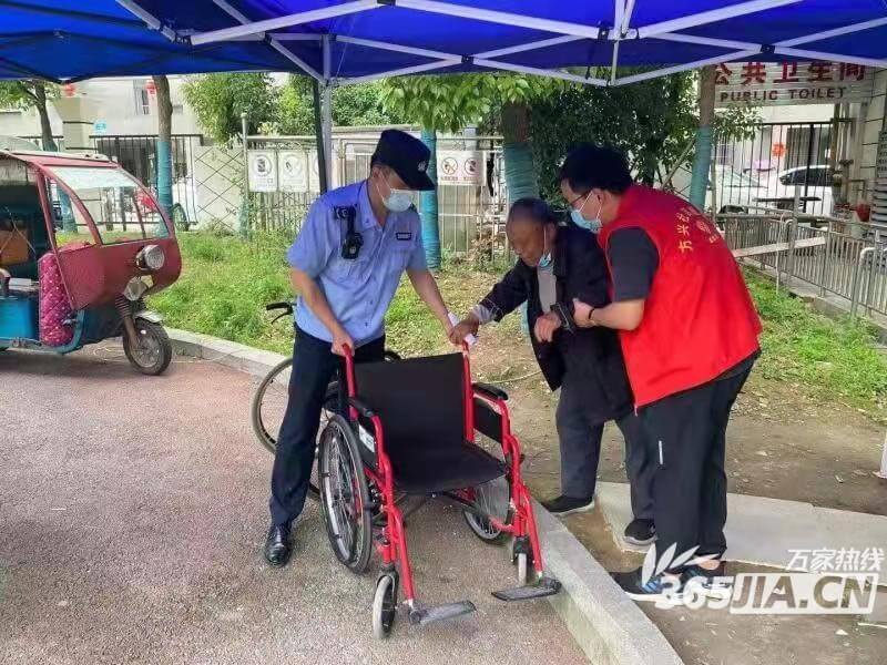 贊！合肥包河區(qū)城管開啟“暖心通道” 助力行動不便老人接種疫苗